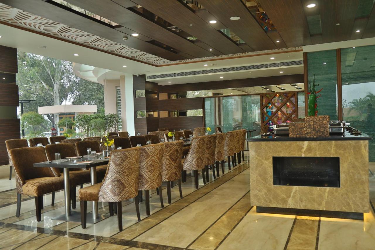 ホテル Aveo By Amatra, Gateway To Corbett Kashipur エクステリア 写真