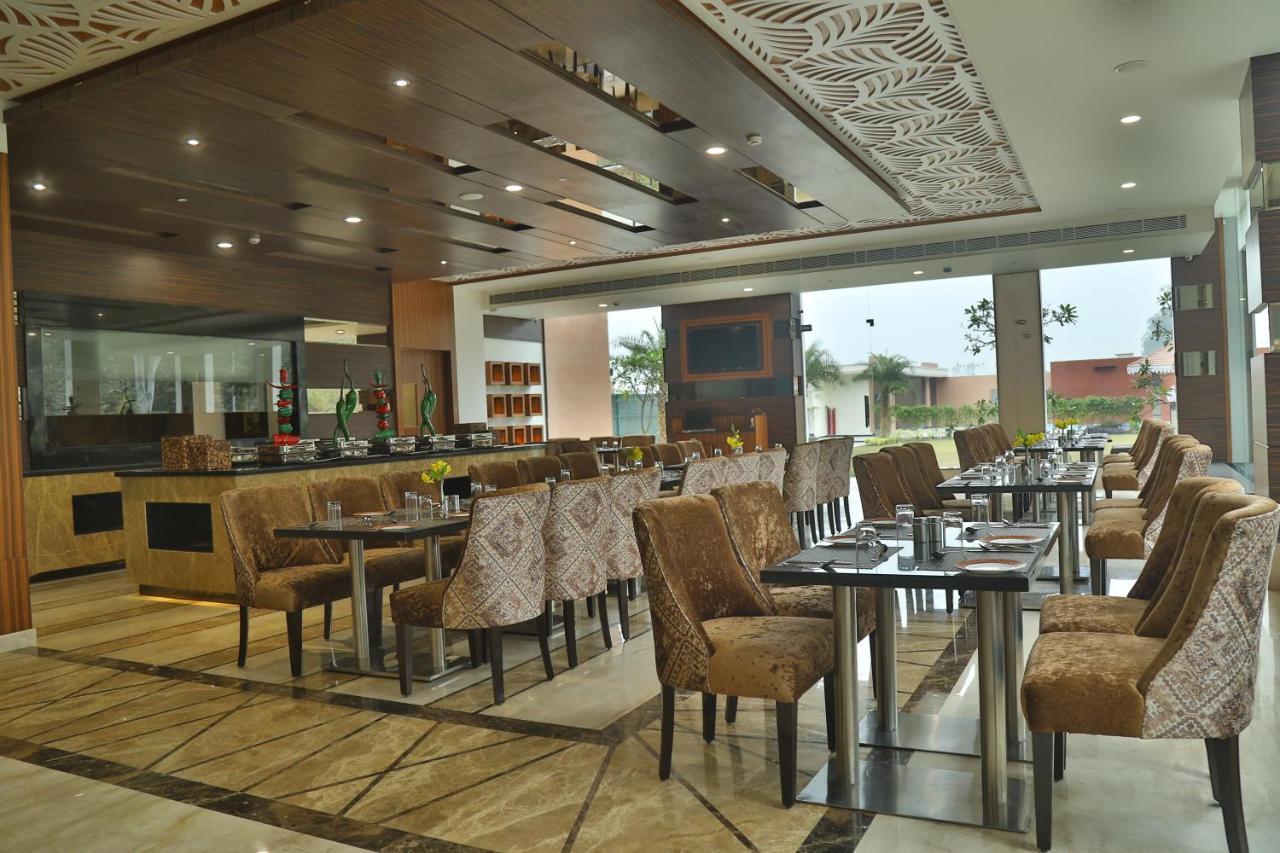 ホテル Aveo By Amatra, Gateway To Corbett Kashipur エクステリア 写真